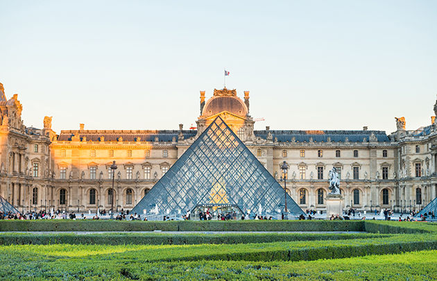 23935_Memories-France-Pyramide-du-Louvre--630x405--©-Pavlo-Vakhrushev-Stock-Adobe.com