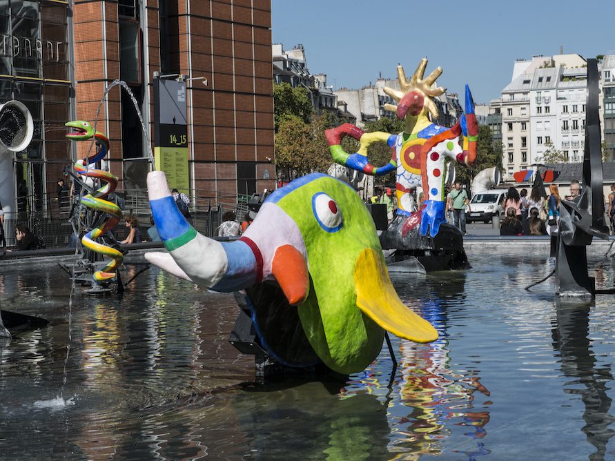 L'élephant de la fontaine Stravinsky de Niki de Saint Phalle et