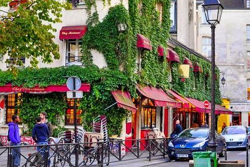 rue-marais-paris-france